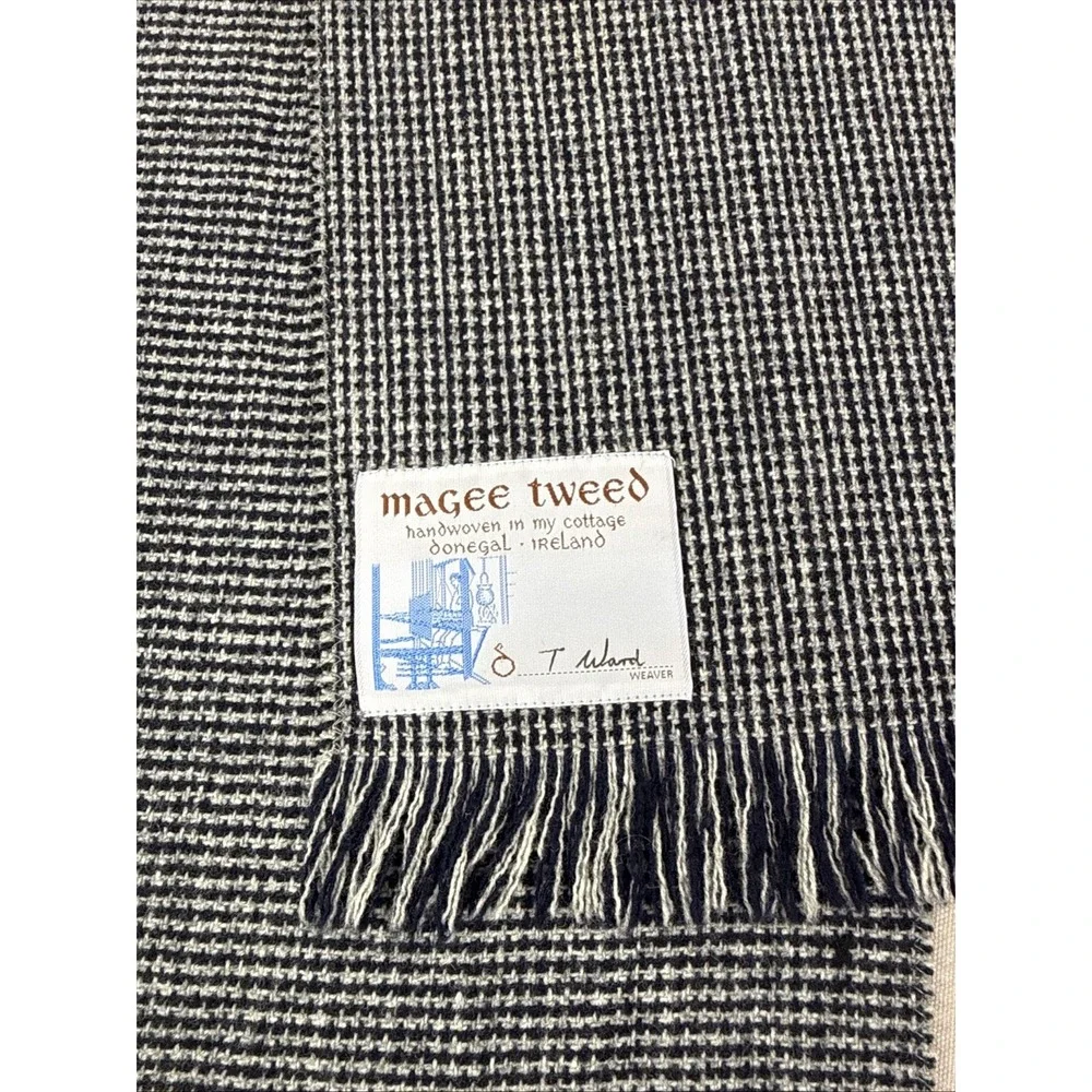 Magee Tweed Scarf Handwoven Black Gray Small Houndstooth Fringe Outdoor Preppy